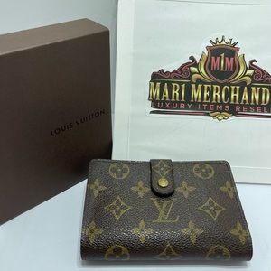 Louis Vuitton Kisslock Wallet in Monogram comes with box